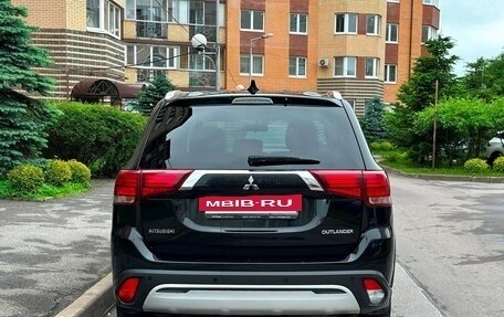 Mitsubishi Outlander III рестайлинг 3, 2020 год, 1 850 000 рублей, 6 фотография