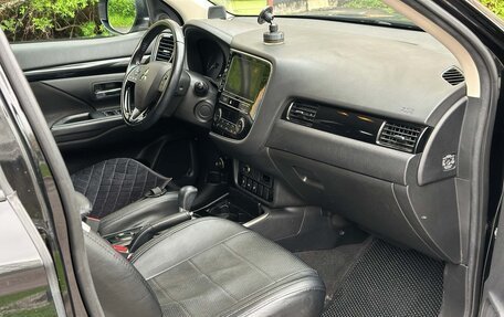 Mitsubishi Outlander III рестайлинг 3, 2020 год, 1 850 000 рублей, 18 фотография
