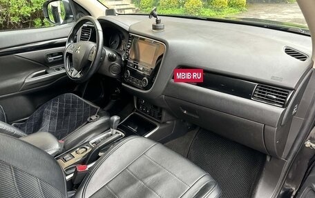 Mitsubishi Outlander III рестайлинг 3, 2020 год, 1 850 000 рублей, 17 фотография