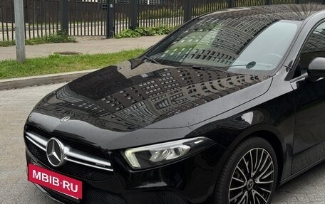 Mercedes-Benz A-Класс, 2019 год, 1 800 000 рублей, 2 фотография