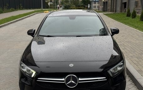 Mercedes-Benz A-Класс, 2019 год, 1 800 000 рублей, 4 фотография