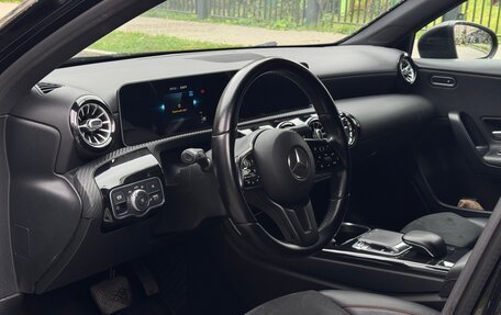 Mercedes-Benz A-Класс, 2019 год, 1 800 000 рублей, 16 фотография
