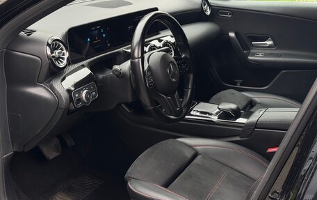 Mercedes-Benz A-Класс, 2019 год, 1 800 000 рублей, 17 фотография