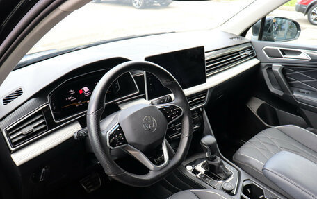 Volkswagen Tiguan II, 2023 год, 3 997 000 рублей, 7 фотография