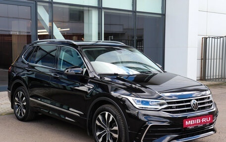 Volkswagen Tiguan II, 2023 год, 3 997 000 рублей, 3 фотография