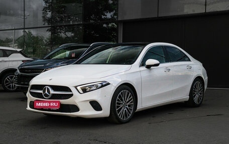 Mercedes-Benz A-Класс, 2021 год, 3 390 000 рублей, 1 фотография