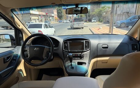 Hyundai H-1 II рестайлинг, 2017 год, 2 200 000 рублей, 4 фотография