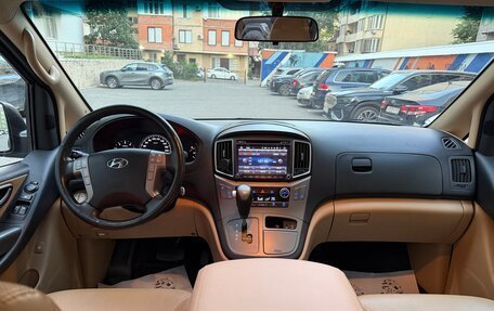 Hyundai H-1 II рестайлинг, 2017 год, 2 200 000 рублей, 9 фотография