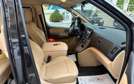 Hyundai H-1 II рестайлинг, 2017 год, 2 200 000 рублей, 12 фотография