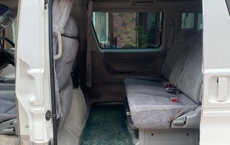 Mazda Bongo Friendee i рестайлинг, 2001 год, 580 000 рублей, 20 фотография
