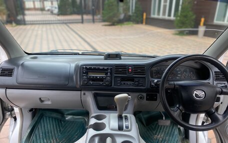Mazda Bongo Friendee i рестайлинг, 2001 год, 580 000 рублей, 25 фотография