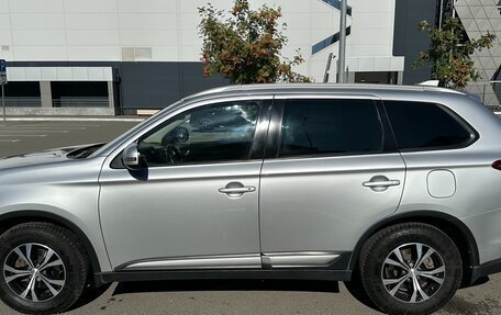 Mitsubishi Outlander III рестайлинг 3, 2018 год, 1 650 000 рублей, 4 фотография