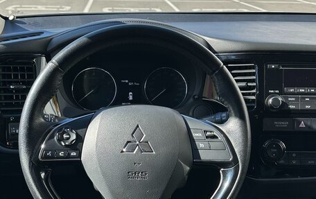Mitsubishi Outlander III рестайлинг 3, 2018 год, 1 650 000 рублей, 11 фотография