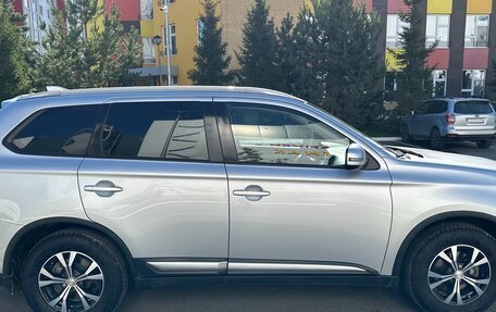 Mitsubishi Outlander III рестайлинг 3, 2018 год, 1 650 000 рублей, 9 фотография