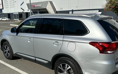 Mitsubishi Outlander III рестайлинг 3, 2018 год, 1 650 000 рублей, 5 фотография