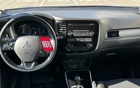 Mitsubishi Outlander III рестайлинг 3, 2018 год, 1 650 000 рублей, 12 фотография