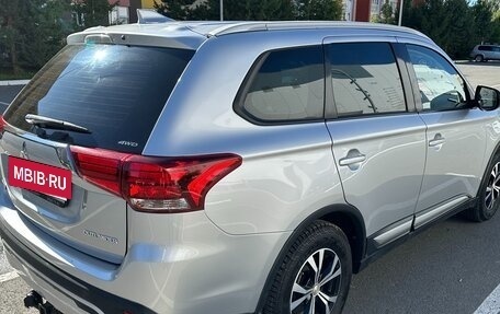 Mitsubishi Outlander III рестайлинг 3, 2018 год, 1 650 000 рублей, 8 фотография