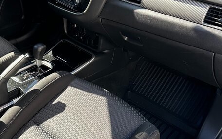 Mitsubishi Outlander III рестайлинг 3, 2018 год, 1 650 000 рублей, 25 фотография