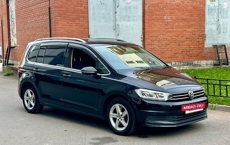 Volkswagen Touran III, 2017 год, 1 600 000 рублей, 8 фотография