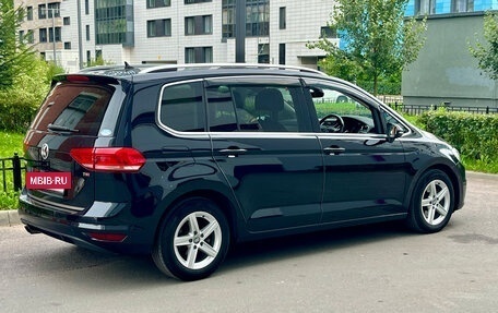 Volkswagen Touran III, 2017 год, 1 600 000 рублей, 6 фотография