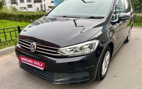 Volkswagen Touran III, 2017 год, 1 600 000 рублей, 13 фотография