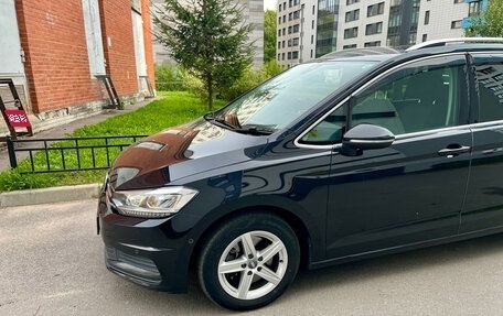 Volkswagen Touran III, 2017 год, 1 600 000 рублей, 10 фотография
