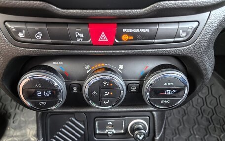 Jeep Renegade I рестайлинг, 2015 год, 1 300 000 рублей, 16 фотография