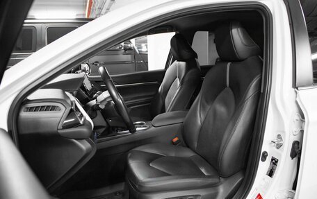 Toyota Camry, 2021 год, 2 950 000 рублей, 8 фотография