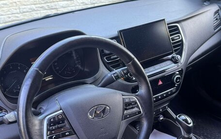 Hyundai Solaris II рестайлинг, 2021 год, 1 500 000 рублей, 1 фотография