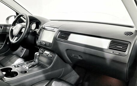 Volkswagen Touareg III, 2011 год, 1 380 000 рублей, 11 фотография
