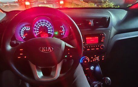 KIA Rio III рестайлинг, 2014 год, 950 000 рублей, 25 фотография