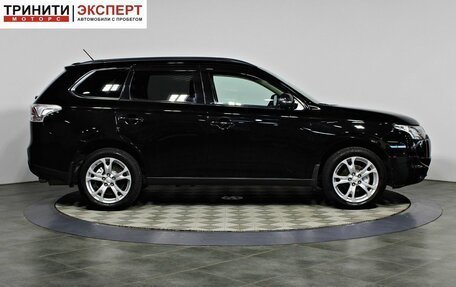 Mitsubishi Outlander III рестайлинг 3, 2014 год, 1 637 000 рублей, 4 фотография