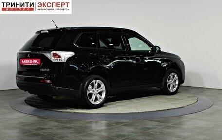 Mitsubishi Outlander III рестайлинг 3, 2014 год, 1 637 000 рублей, 5 фотография