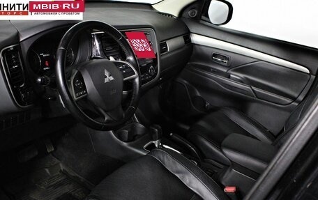 Mitsubishi Outlander III рестайлинг 3, 2014 год, 1 637 000 рублей, 10 фотография