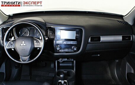 Mitsubishi Outlander III рестайлинг 3, 2014 год, 1 637 000 рублей, 12 фотография
