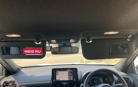 Toyota Yaris Cross, 2023 год, 1 250 001 рублей, 10 фотография