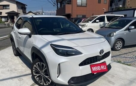 Toyota Yaris Cross, 2023 год, 1 250 001 рублей, 7 фотография