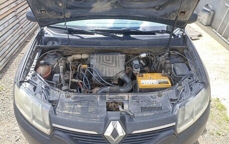Renault Logan II, 2015 год, 300 000 рублей, 2 фотография