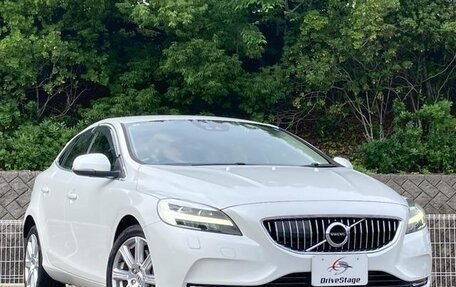 Volvo V40 II рестайлинг, 2016 год, 880 001 рублей, 3 фотография