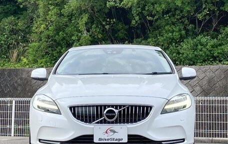 Volvo V40 II рестайлинг, 2016 год, 880 001 рублей, 2 фотография