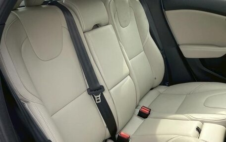 Volvo V40 II рестайлинг, 2016 год, 880 001 рублей, 9 фотография