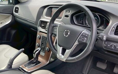 Volvo V40 II рестайлинг, 2016 год, 880 001 рублей, 21 фотография