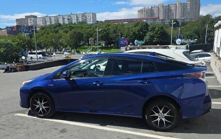 Toyota Prius IV XW50, 2016 год, 140 000 рублей, 2 фотография