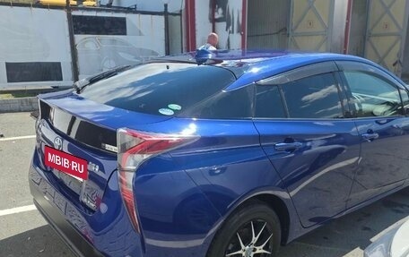 Toyota Prius IV XW50, 2016 год, 140 000 рублей, 4 фотография