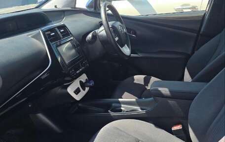 Toyota Prius IV XW50, 2016 год, 140 000 рублей, 11 фотография