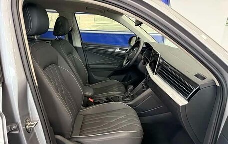 Volkswagen Tiguan II, 2023 год, 2 750 000 рублей, 19 фотография