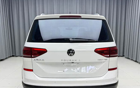 Volkswagen Touran III, 2023 год, 1 990 000 рублей, 5 фотография