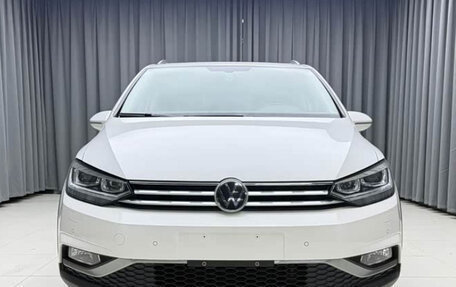 Volkswagen Touran III, 2023 год, 1 990 000 рублей, 2 фотография