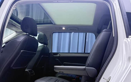 Volkswagen Touran III, 2023 год, 1 990 000 рублей, 16 фотография