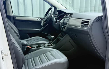 Volkswagen Touran III, 2023 год, 1 990 000 рублей, 17 фотография